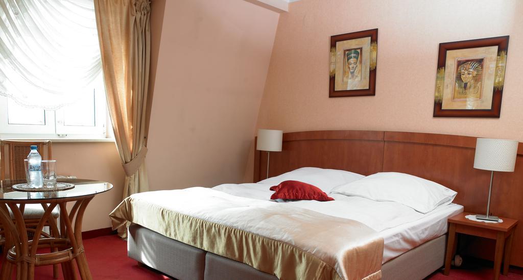 Hotel Atrium Nowy Tomyśl Rom bilde
