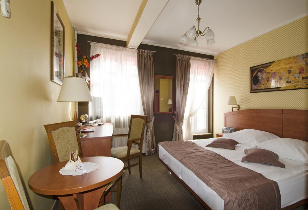 Hotel Atrium Nowy Tomyśl Rom bilde